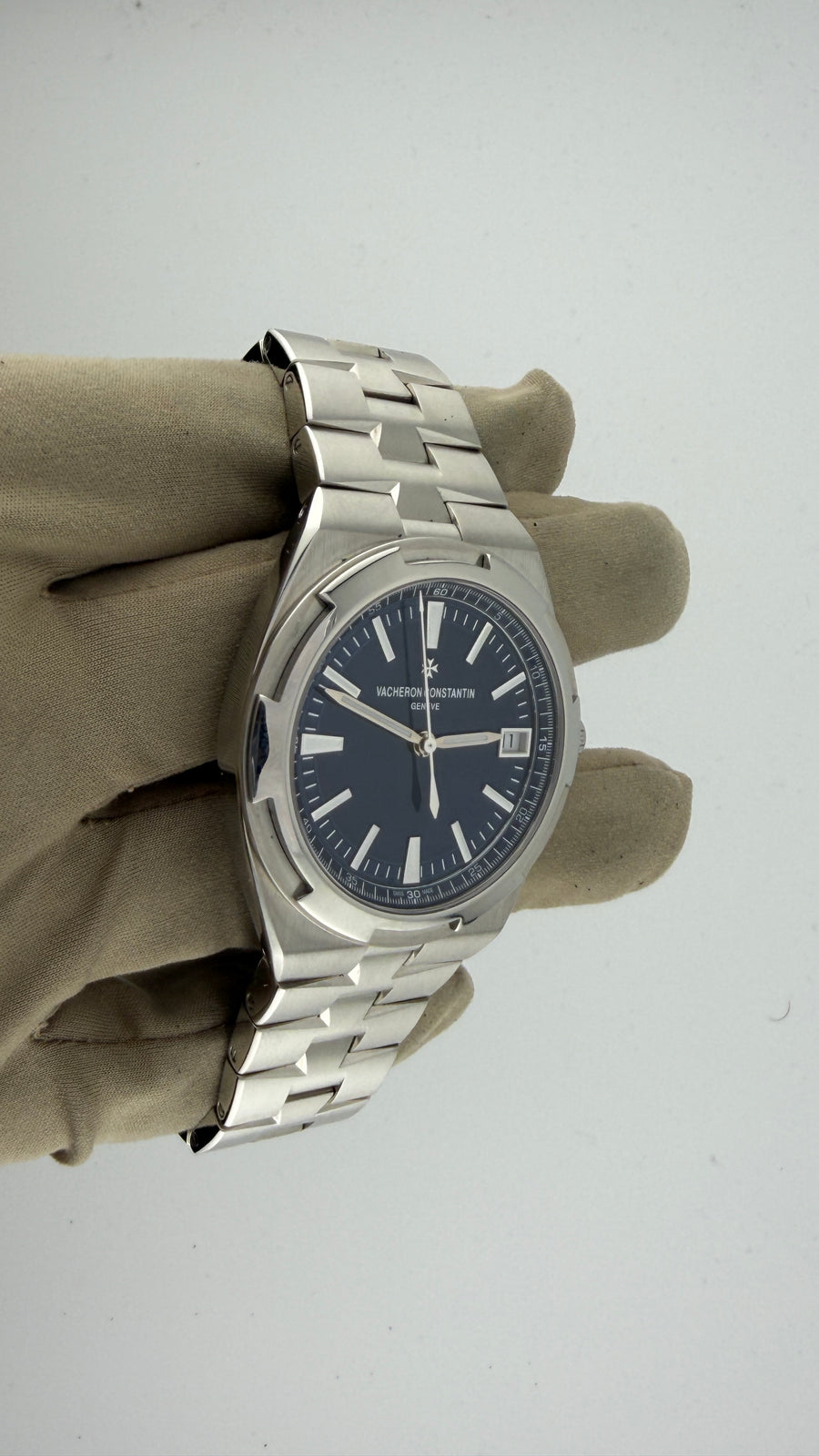 2020 Vacheron Constantin Overseas Blue Sunburst 4500V (Watch,Box,Card & Booklets) - Image 4