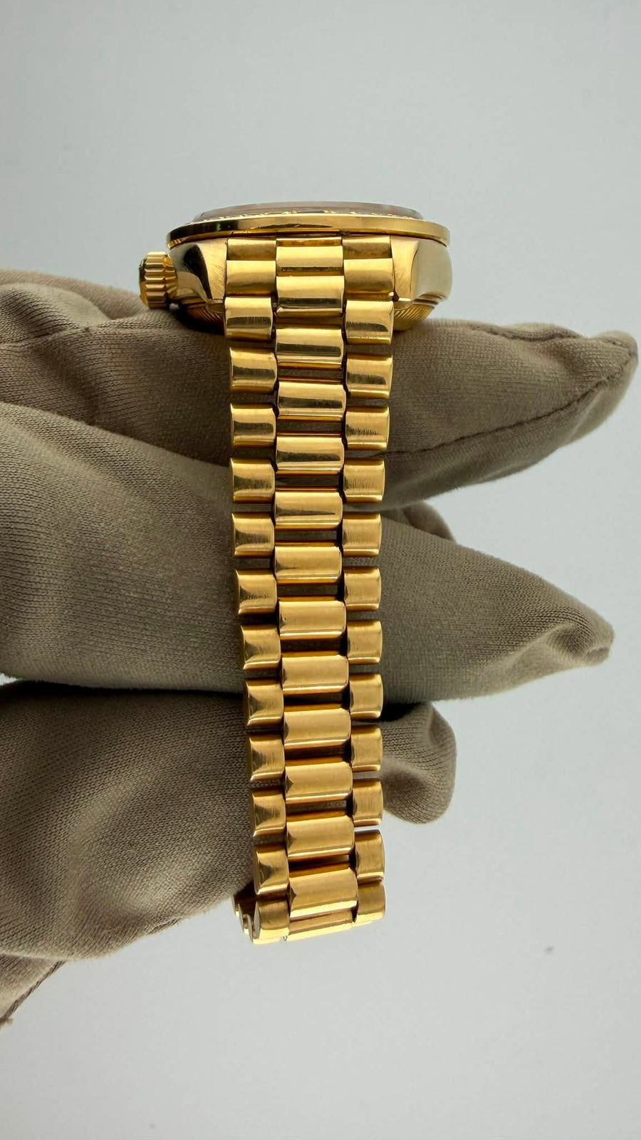 Rolex Date-Just 26 Purple faded DMD Dial and Blue DMD Bezel 69088 (Watch, Box & Booklets) - Image 6