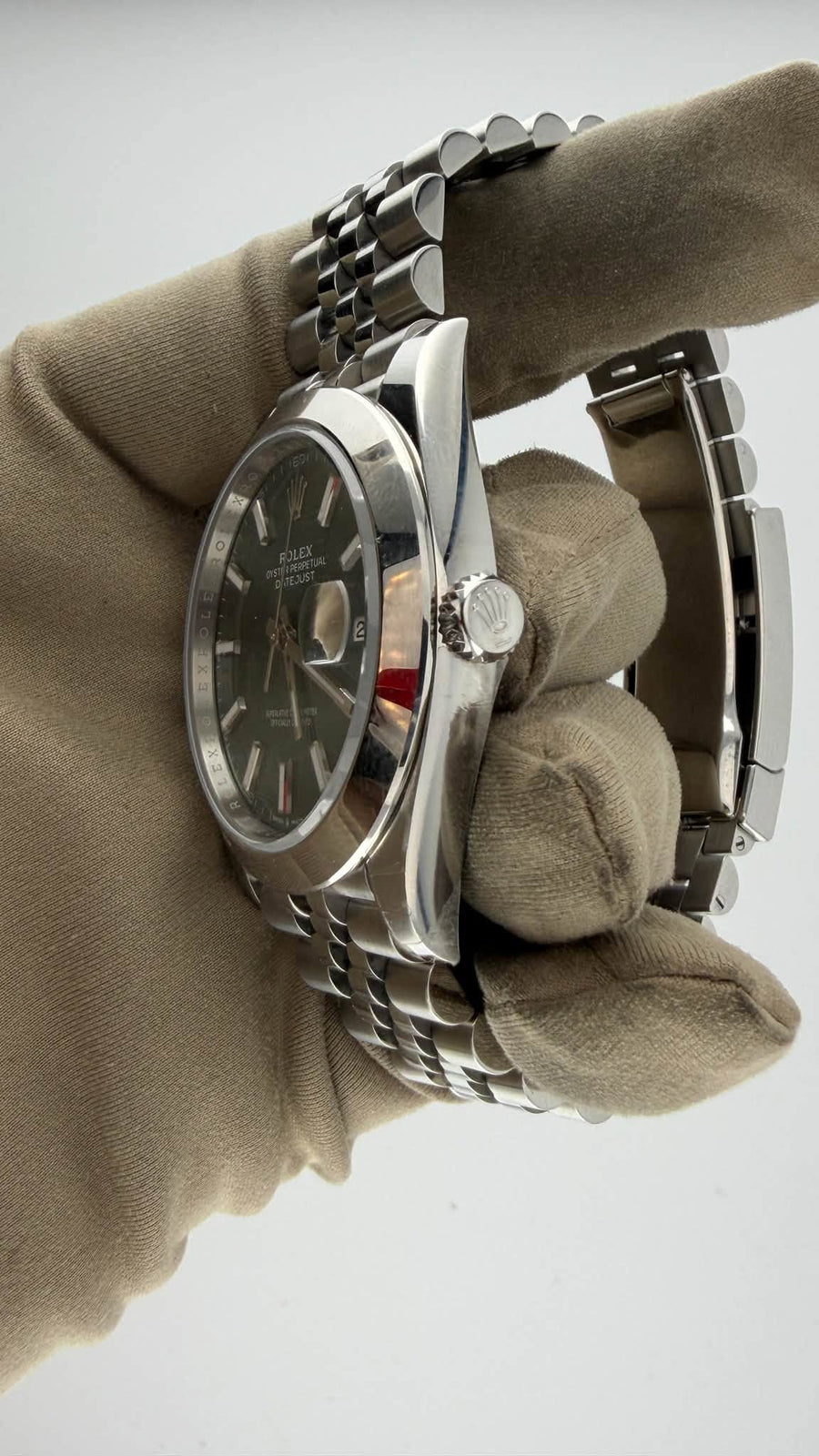 2025 Rolex Datejust 41 Green Stick Dial 126300 (Watch + Card + WT) - Image 4