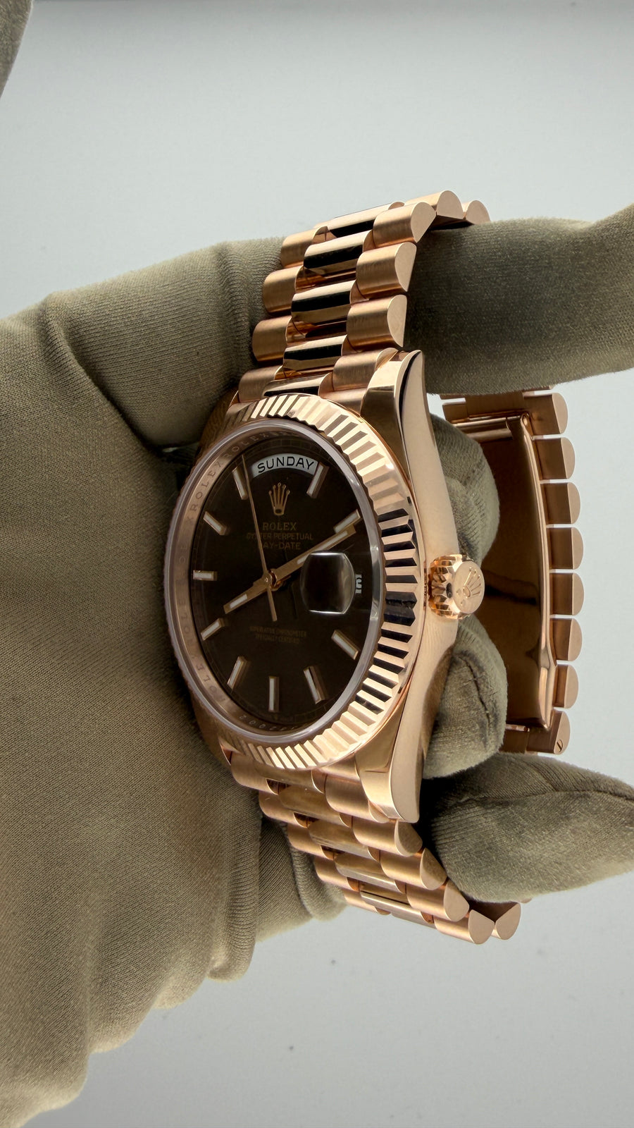 2025 New Rolex Day-Date 40 18k Everose Gold Chocolate Dial Ref. 228235 (Watch, Card, WT) - Image 5