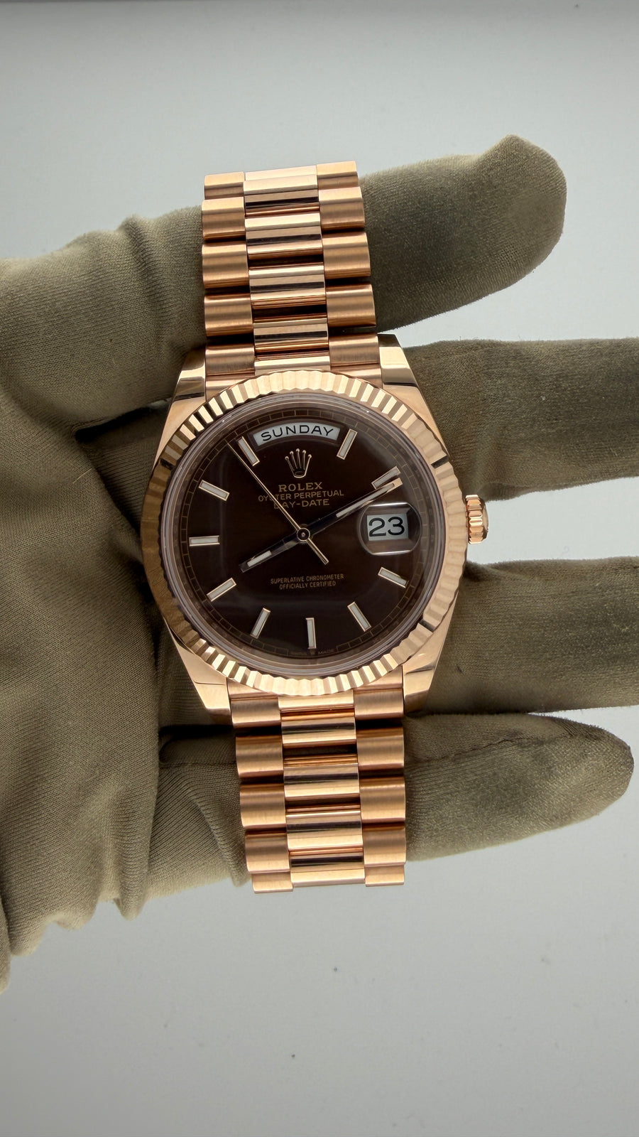 2025 New Rolex Day-Date 40 18k Everose Gold Chocolate Dial Ref. 228235 (Watch, Card, WT) - Image 6