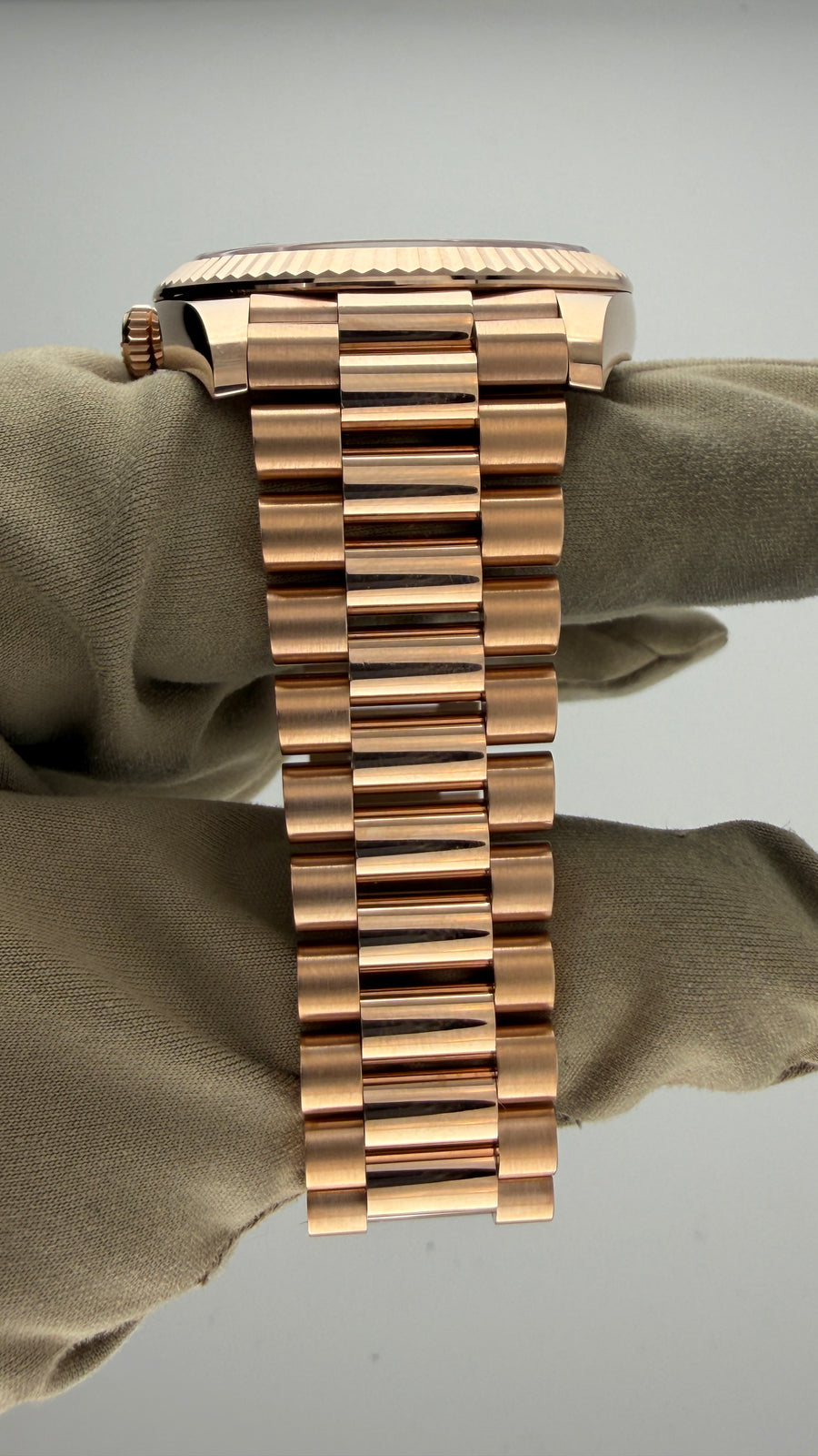 2025 New Rolex Day-Date 40 18k Everose Gold Chocolate Dial Ref. 228235 (Watch, Card, WT) - Image 7