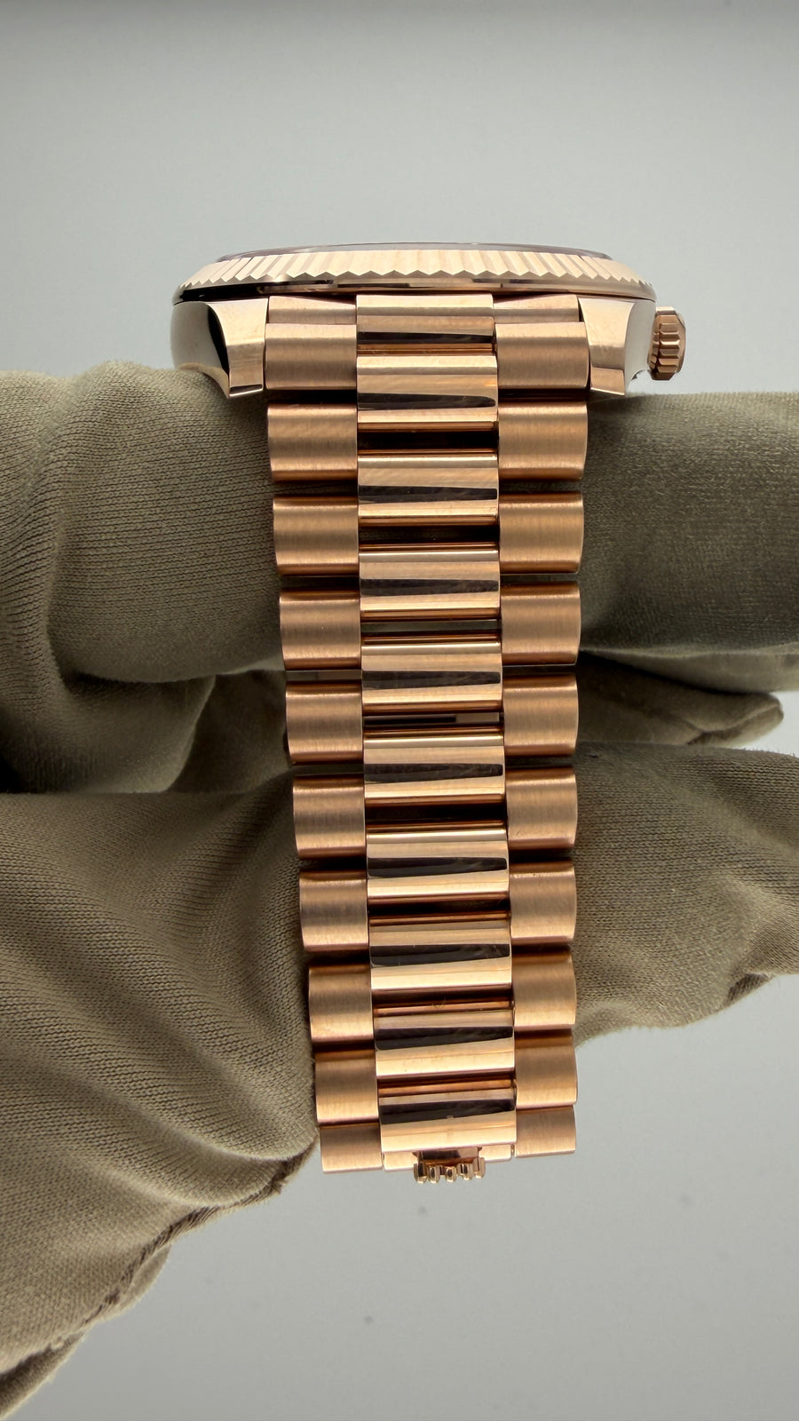 2025 New Rolex Day-Date 40 18k Everose Gold Chocolate Dial Ref. 228235 (Watch, Card, WT) - Image 8