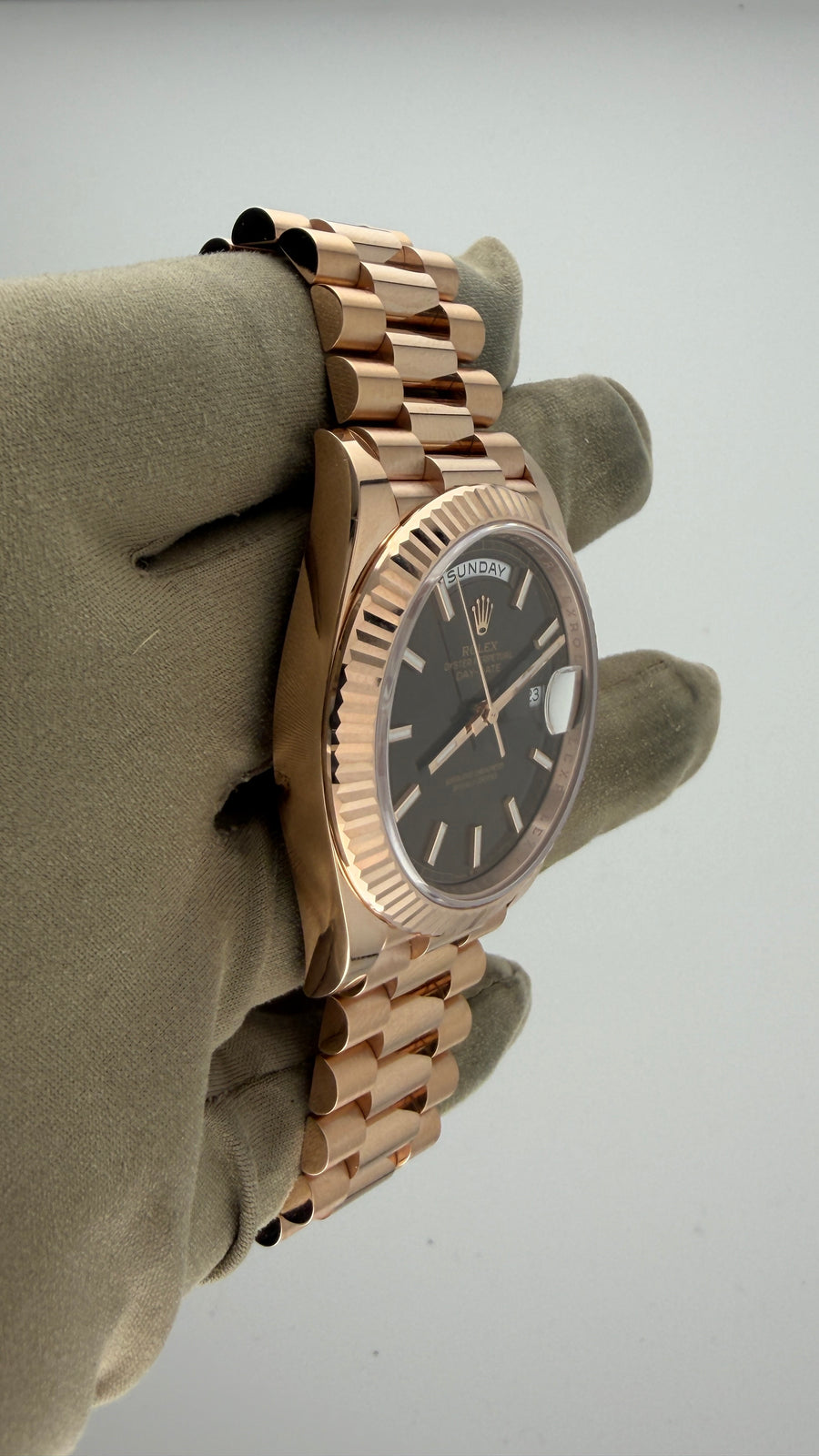 2025 New Rolex Day-Date 40 18k Everose Gold Chocolate Dial Ref. 228235 (Watch, Card, WT) - Image 10